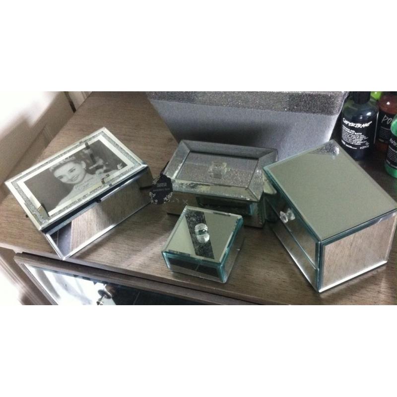 4 mirrored jewellery boxes