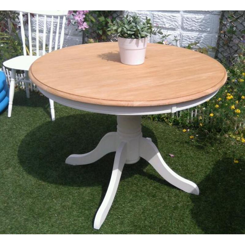 BEAUTIFUL SHABBY CHIC STYLE KITCHEN / DINING TABLE AND CHAIRS SET