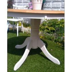 BEAUTIFUL SHABBY CHIC STYLE KITCHEN / DINING TABLE AND CHAIRS SET