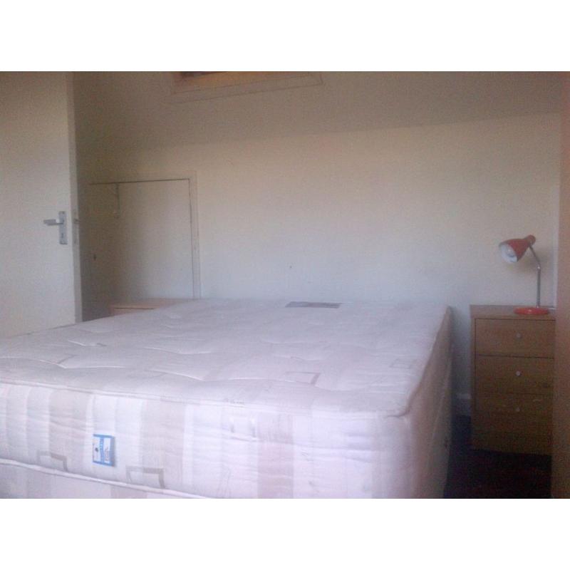 Double Room for 1 Person in Shepherd's Bush Avail Now