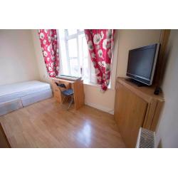 Spacious double-bedroom in Dalston, Great location