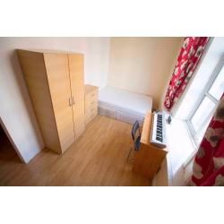 Spacious double-bedroom in Dalston, Great location