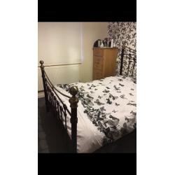 Kingsize bedframe