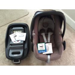 Maxi Cosi Family Fix Base & Pebble Car Seat