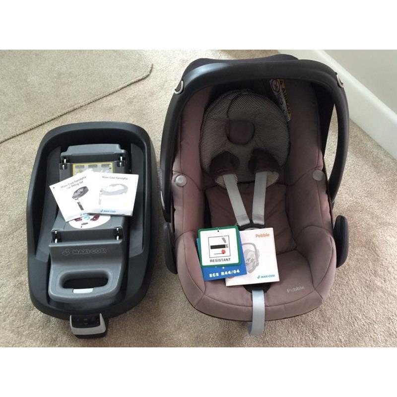 Maxi Cosi Family Fix Base & Pebble Car Seat