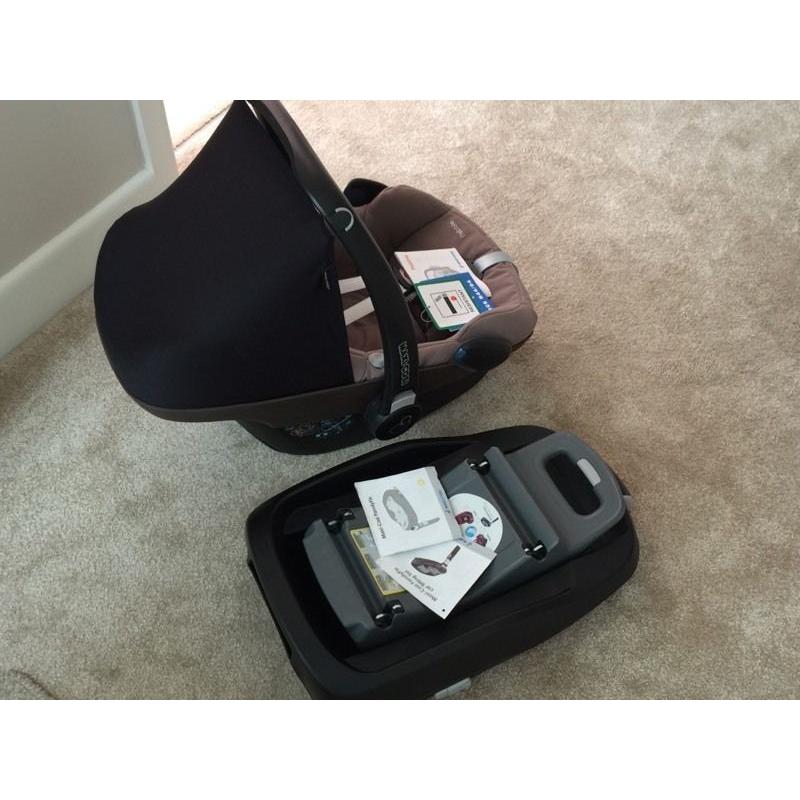 Maxi Cosi Family Fix Base & Pebble Car Seat