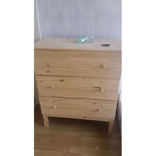 Free ikea chest of drawers in leigh on sea