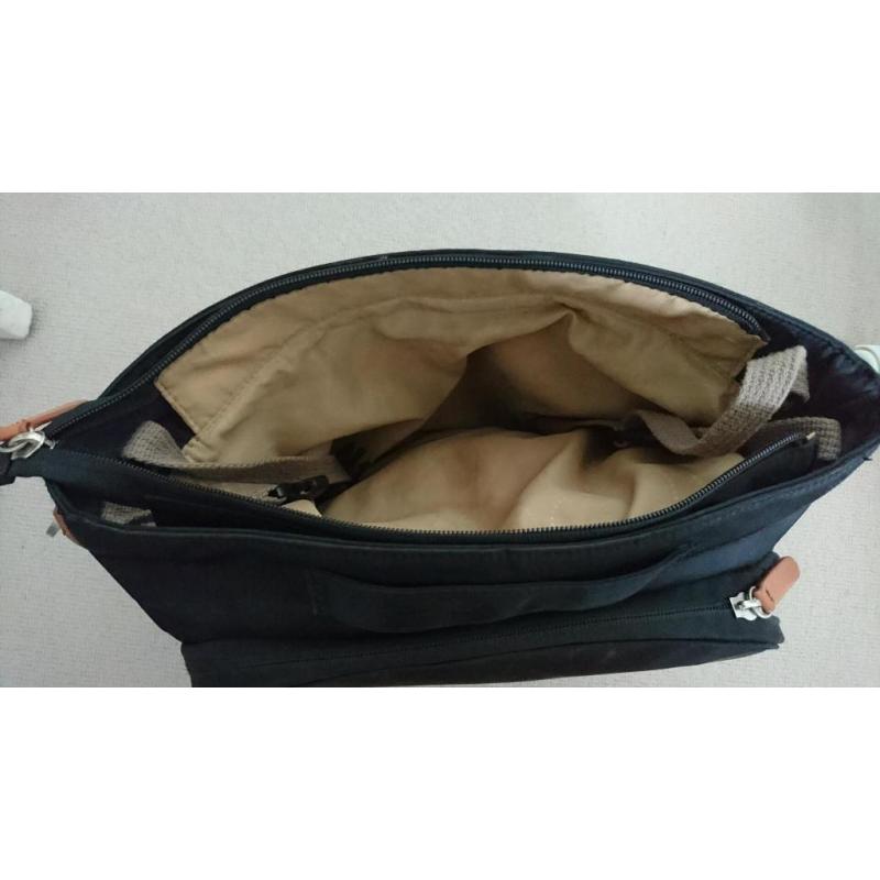 Pacapod changing bag (broken zip)