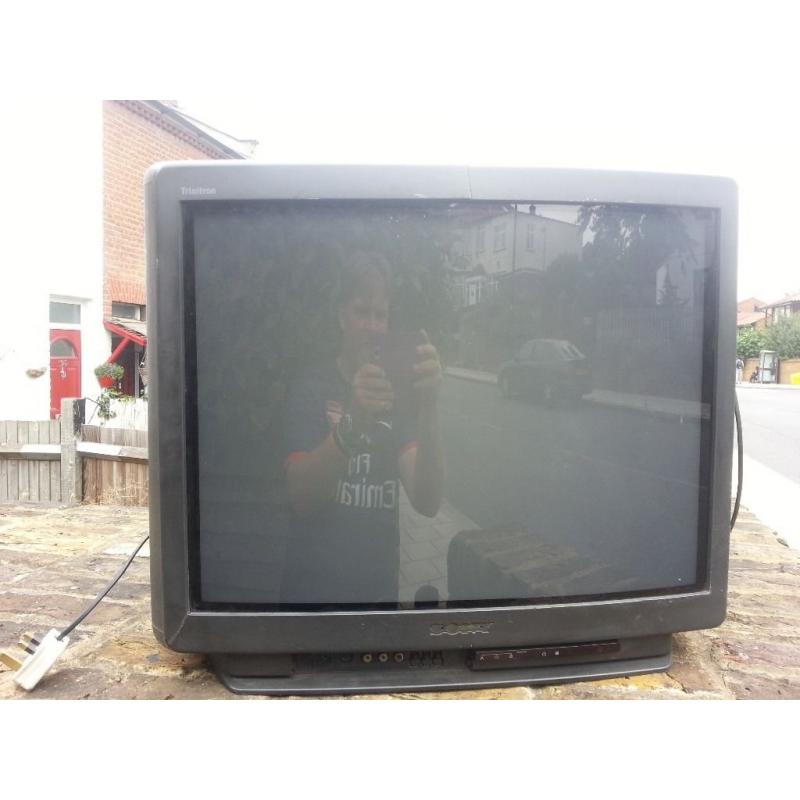 TV'S FREE to whoever can collect from Streatham SW16 2XS