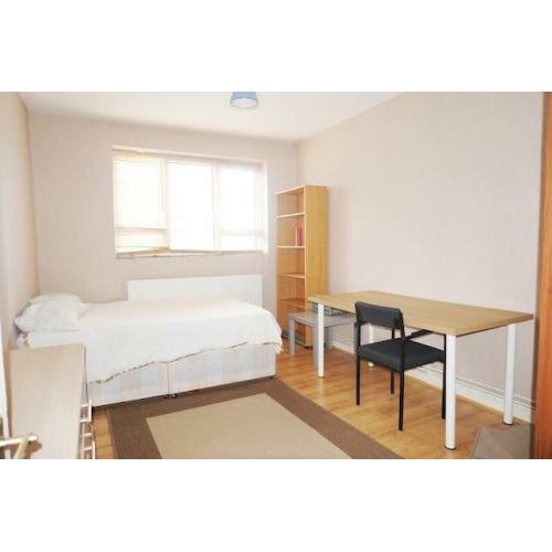 AVAILABLE NOW Bright and spacious DOUBLE room in the heart of HACKNEY