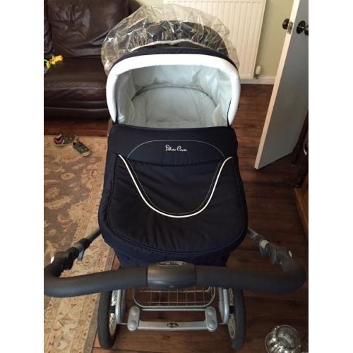 Lovely Silver Cross Deluxe pram, 3 in 1