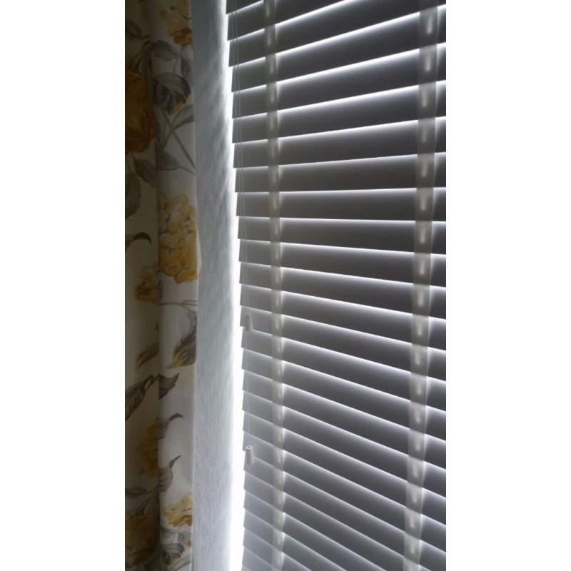 New White Wood Venentian Blinds