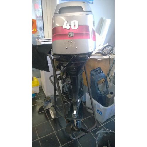 Mariner 40 hp outboard engine