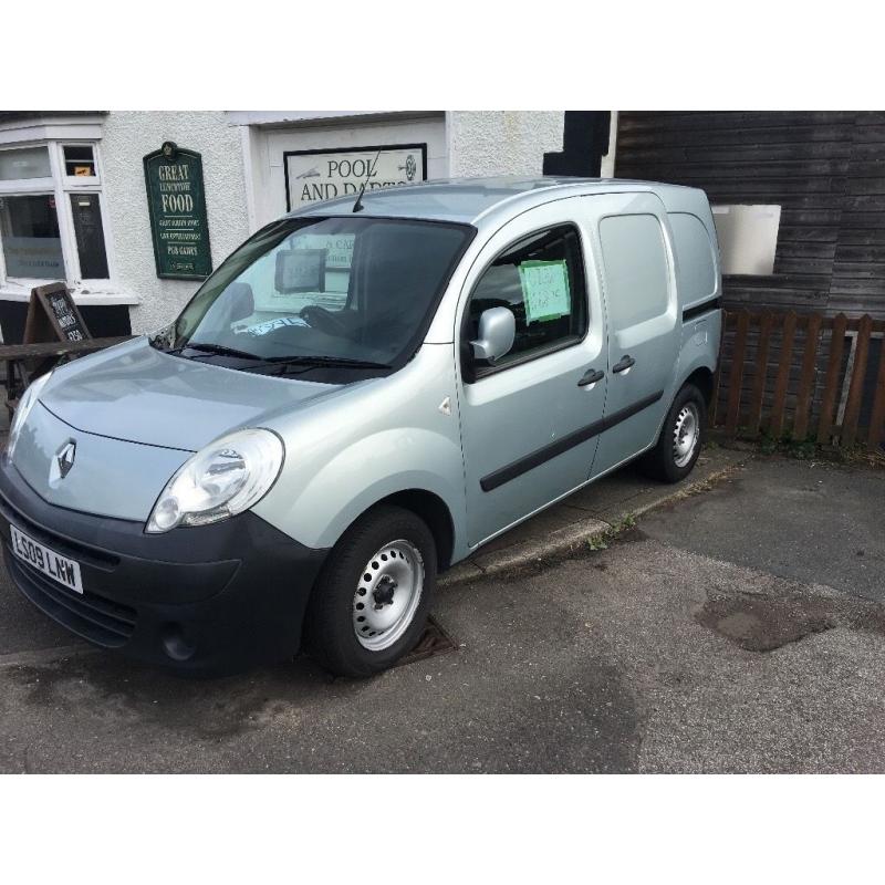 Silver Kangoo 1 former keeper last service at 82000 MOT 06/17