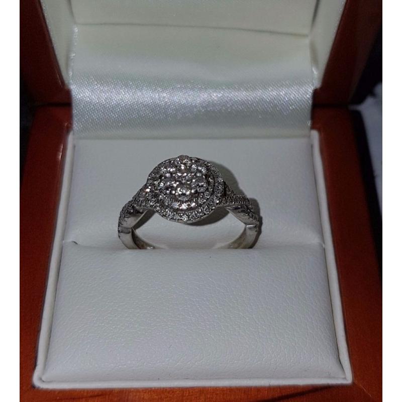9ct white gold diamond ring size n