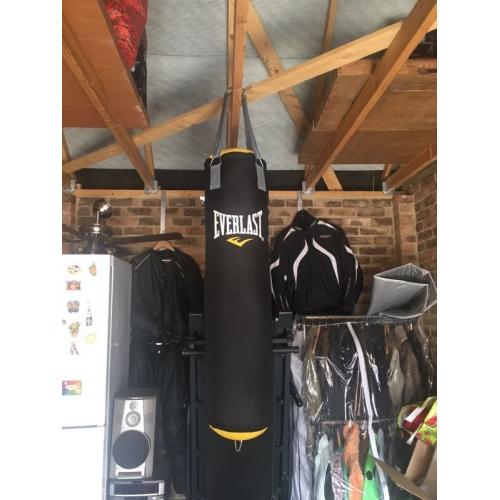 Everlast 4ft punch bag with gloves and pads