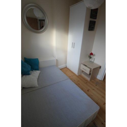 N. HABITACION DOBLE A ESTRENAR EN 136 WHITECHAPEL - ZONA 2 - OPORTUNIDAD*PRIMERA SEMANA FREE!!!