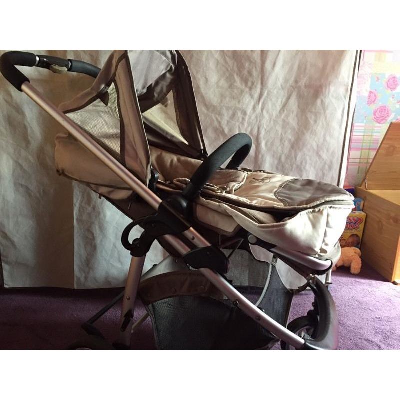 Buggy/pushchair and car seat