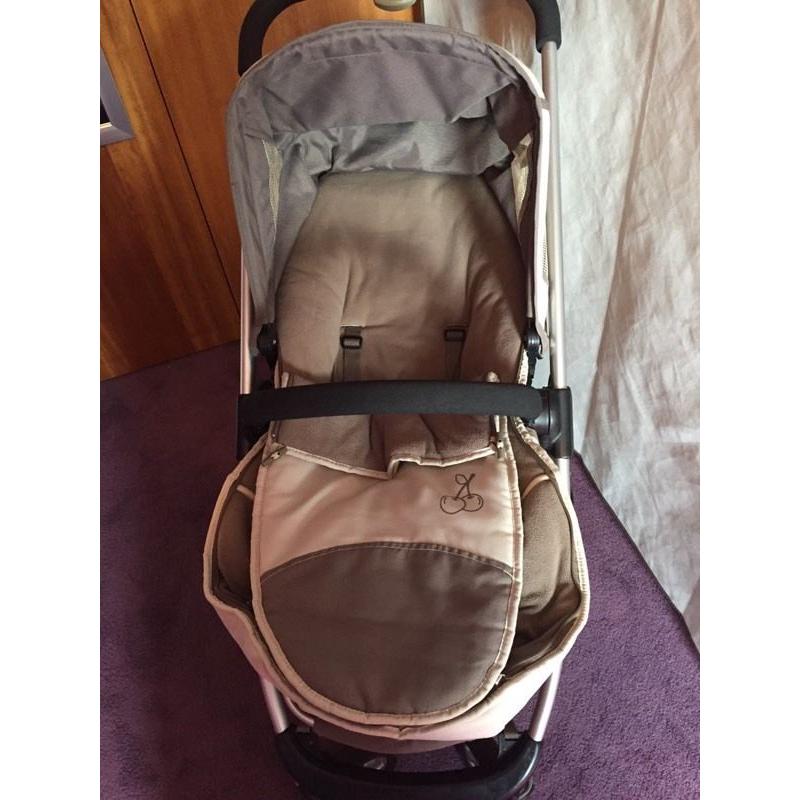 Buggy/pushchair and car seat