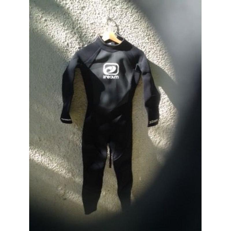 'The Realm' kids wetsuit age 12-13 BRAND NEW WITH TAGS AND 'FREE' SALT ROCK BODY BOARD
