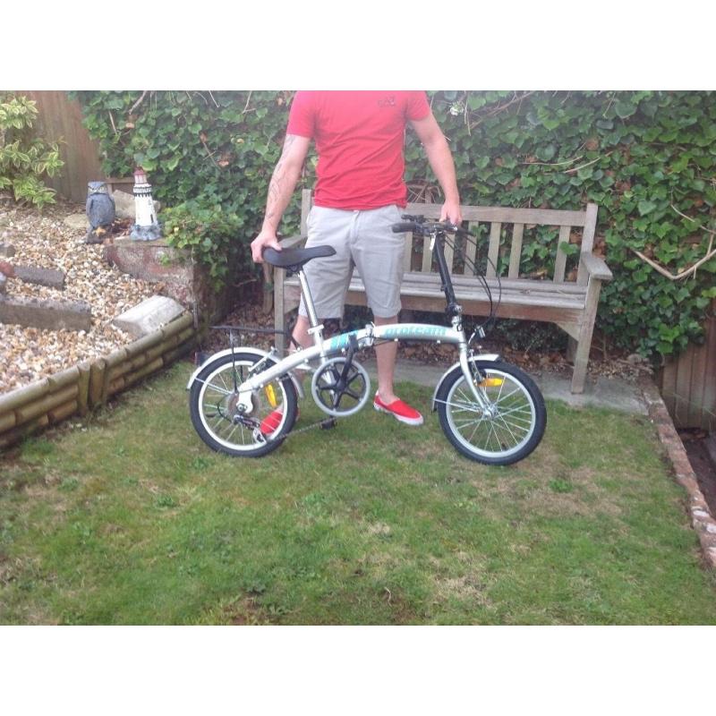 2 fold away bikes in good condition complete with carry bags