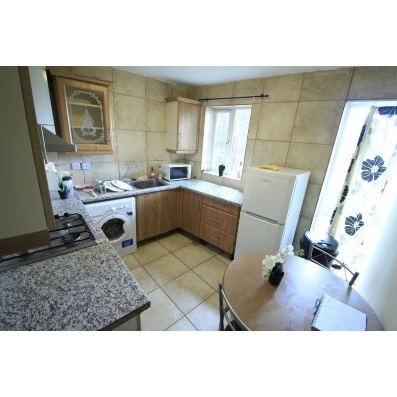 GREAT TWIN ROOM IN ARCHWAY, AMAIZING PRICE FOR THIS WEEK! near to archway station (76a)