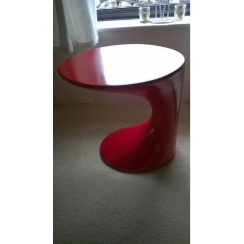 SIDE TABLE WITH MIRROR TOP CAN BE USED WITHOUT
