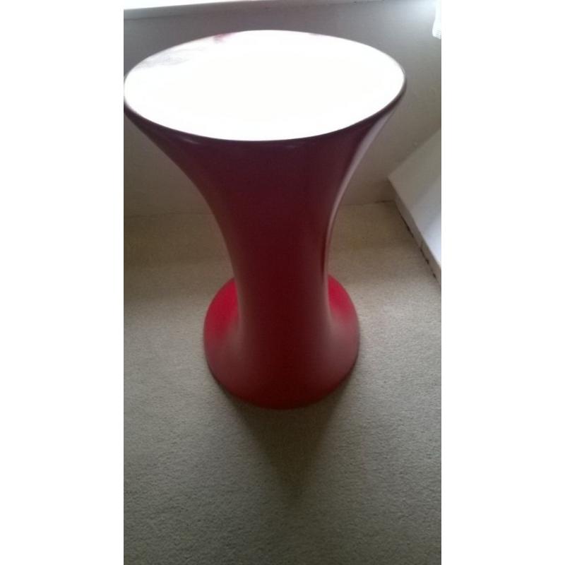 SIDE TABLE WITH MIRROR TOP CAN BE USED WITHOUT