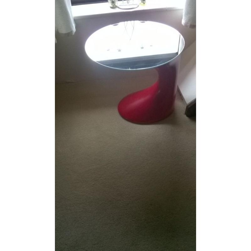 SIDE TABLE WITH MIRROR TOP CAN BE USED WITHOUT