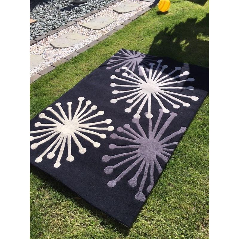 Black grey rug 120 x 180
