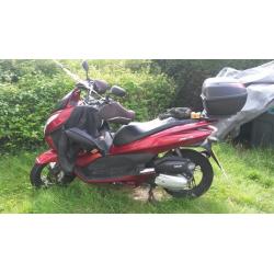 125 Honda PCx for sale excellent for commuting or knowledge.