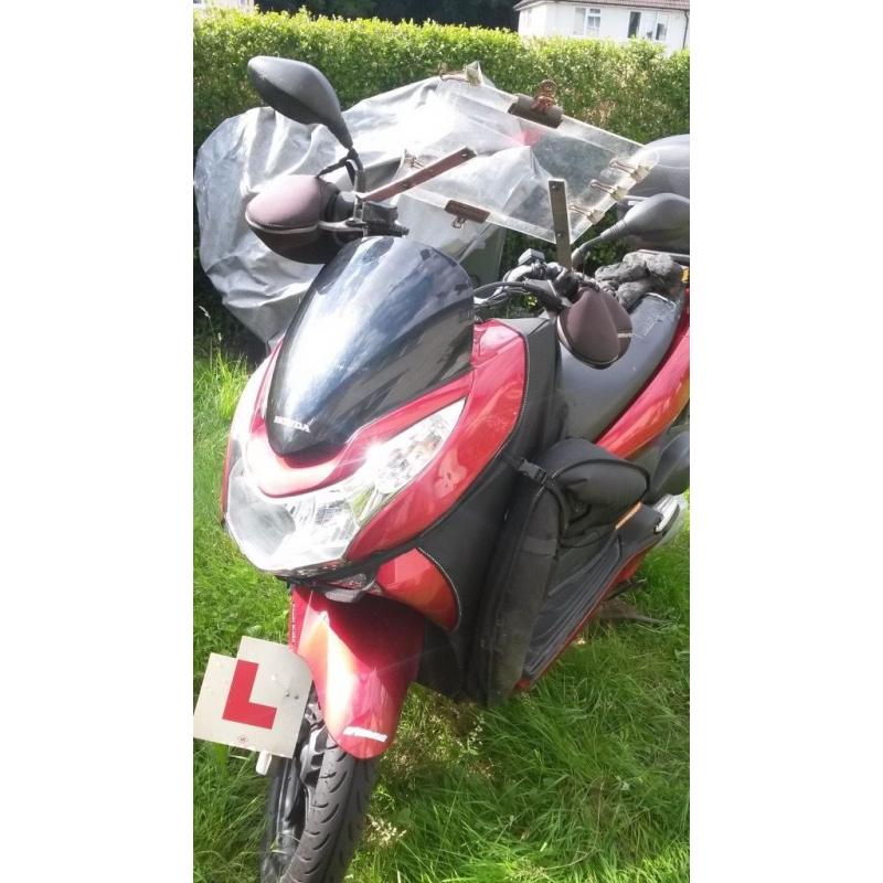 125 Honda PCx for sale excellent for commuting or knowledge.