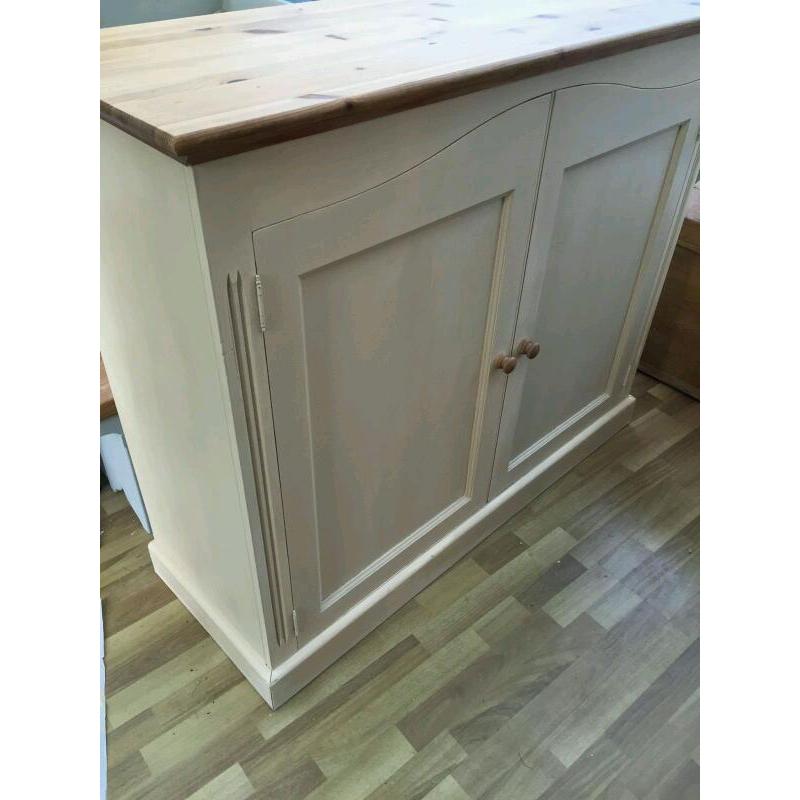 Pine sideboard. Annie sloan