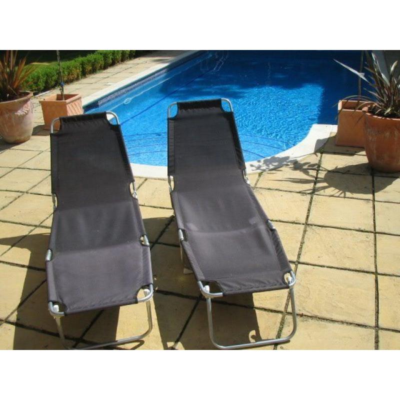 2 black lounger chairs folding