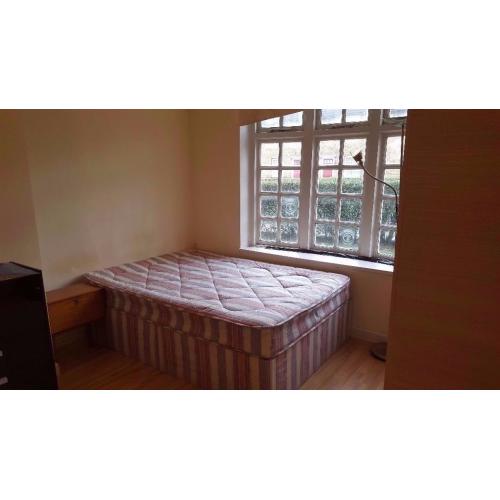 LOVELY DOUBLE/TWIN ROOM IN CANARY WHARF