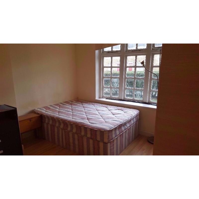 LOVELY DOUBLE/TWIN ROOM IN CANARY WHARF