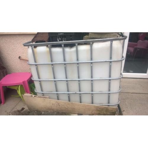 water barrel container pressure washings or field use for farm or horses 1000 liter ibc