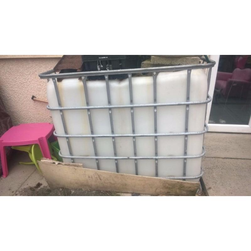 water barrel container pressure washings or field use for farm or horses 1000 liter ibc