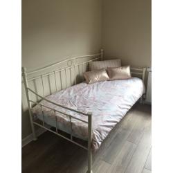 Day bed for sale
