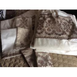 Beautiful Dunelm Silk look King Size Duvet with matching curtains
