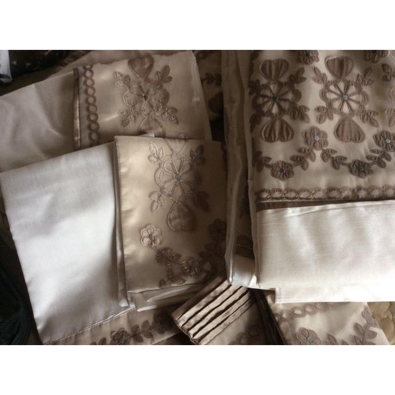 Beautiful Dunelm Silk look King Size Duvet with matching curtains
