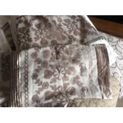 Beautiful Dunelm Silk look King Size Duvet with matching curtains