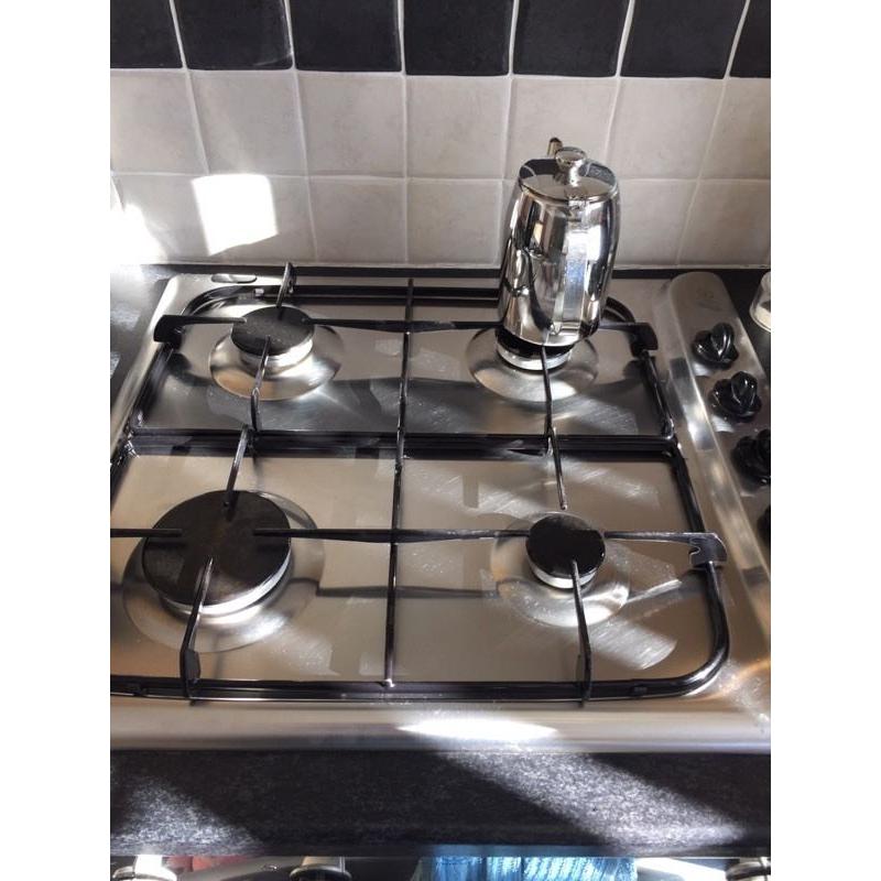 Electric oven, gas hob and extractor