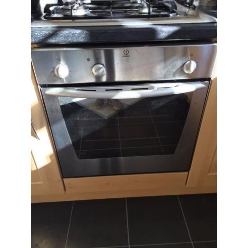 Electric oven, gas hob and extractor