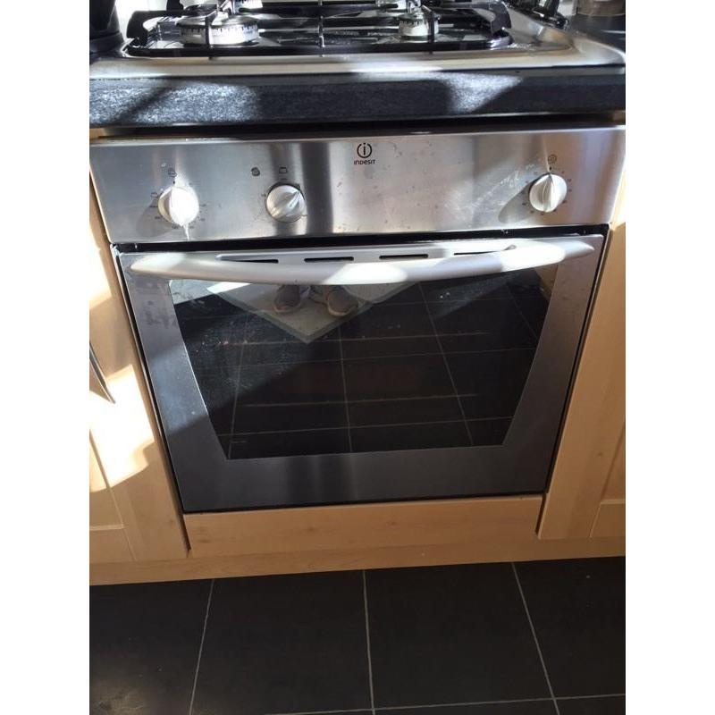 Electric oven, gas hob and extractor