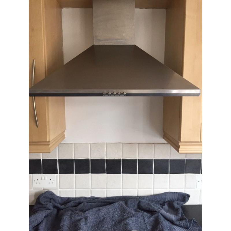 Electric oven, gas hob and extractor
