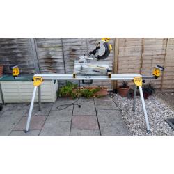 DeWalt DW712 Slide Compound Mitre Saw (110/240 Volt) & DeWalt DE7023 Universal Leg Stand