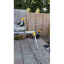 DeWalt DW712 Slide Compound Mitre Saw (110/240 Volt) & DeWalt DE7023 Universal Leg Stand