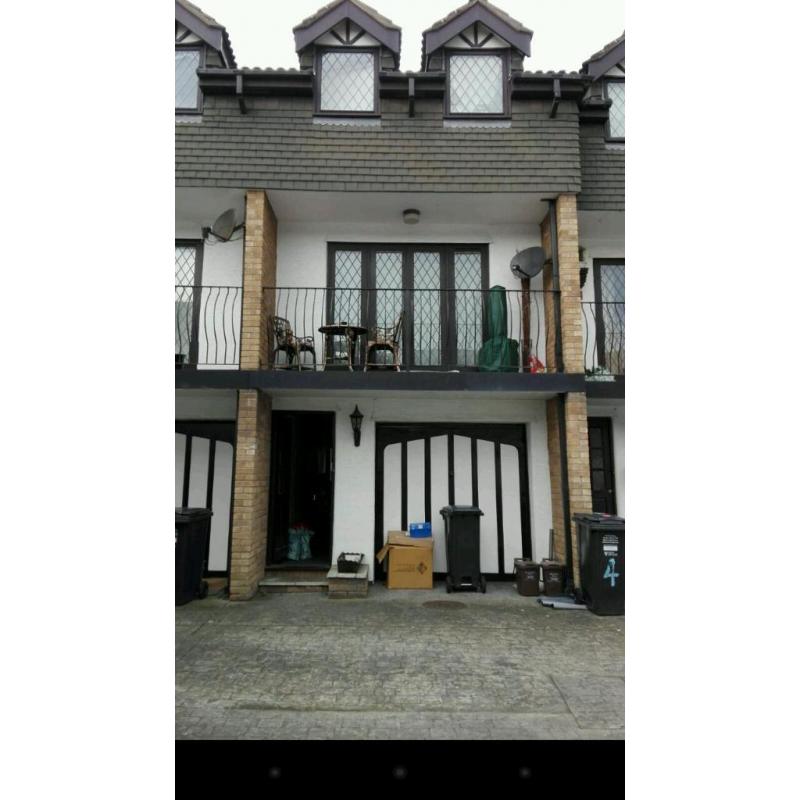 2 bed town house weston looking to swap to exmouth