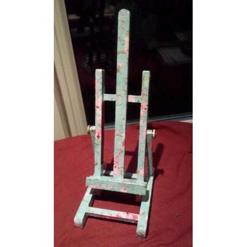 Miniature easel
